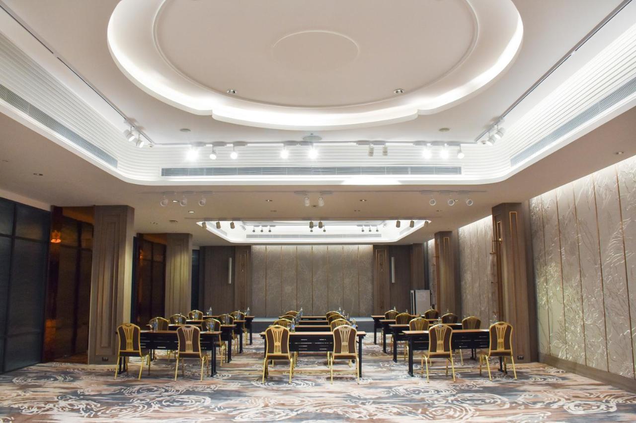 ฌ เฌอ - เดอะ กรีน โฮเทล  Hotel บ้านบางบ่อ ภายนอก รูปภาพ
