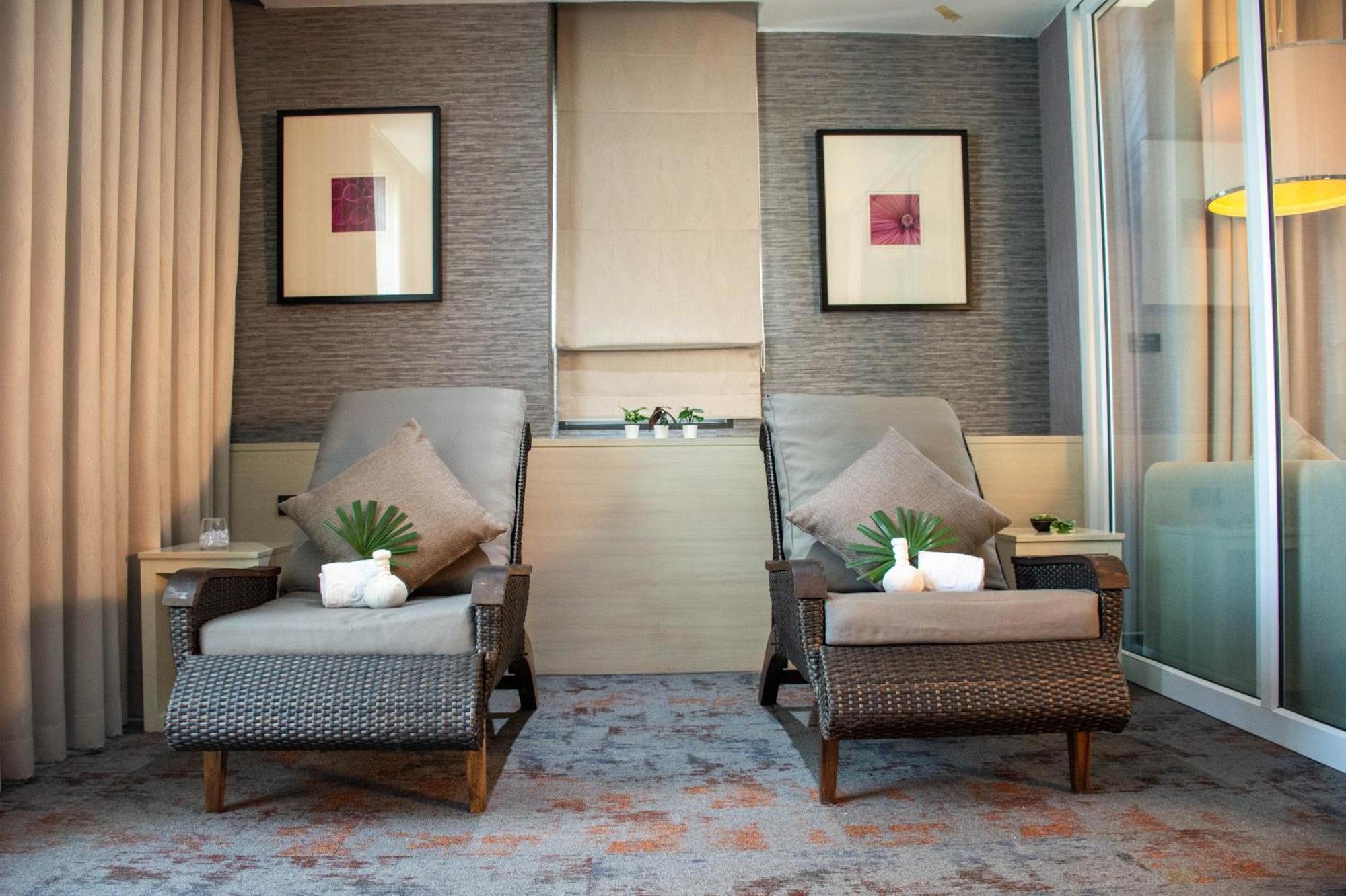ฌ เฌอ - เดอะ กรีน โฮเทล  Hotel บ้านบางบ่อ ภายนอก รูปภาพ