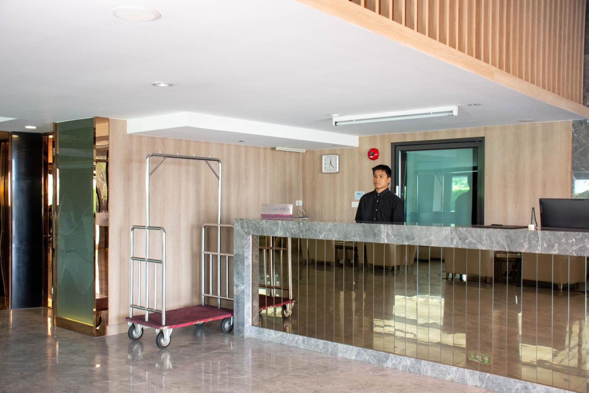 ฌ เฌอ - เดอะ กรีน โฮเทล  Hotel บ้านบางบ่อ ภายนอก รูปภาพ