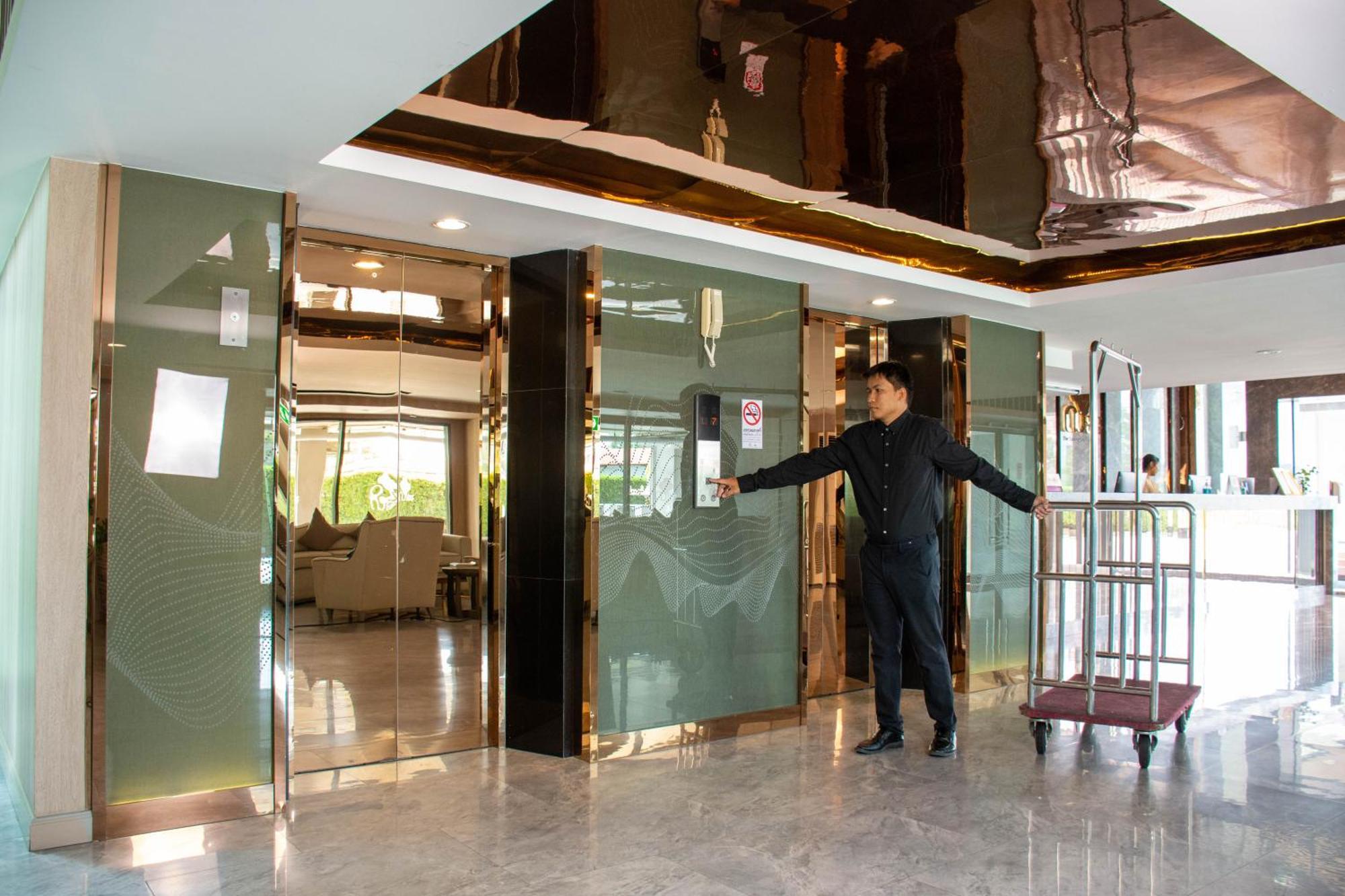 ฌ เฌอ - เดอะ กรีน โฮเทล  Hotel บ้านบางบ่อ ภายนอก รูปภาพ