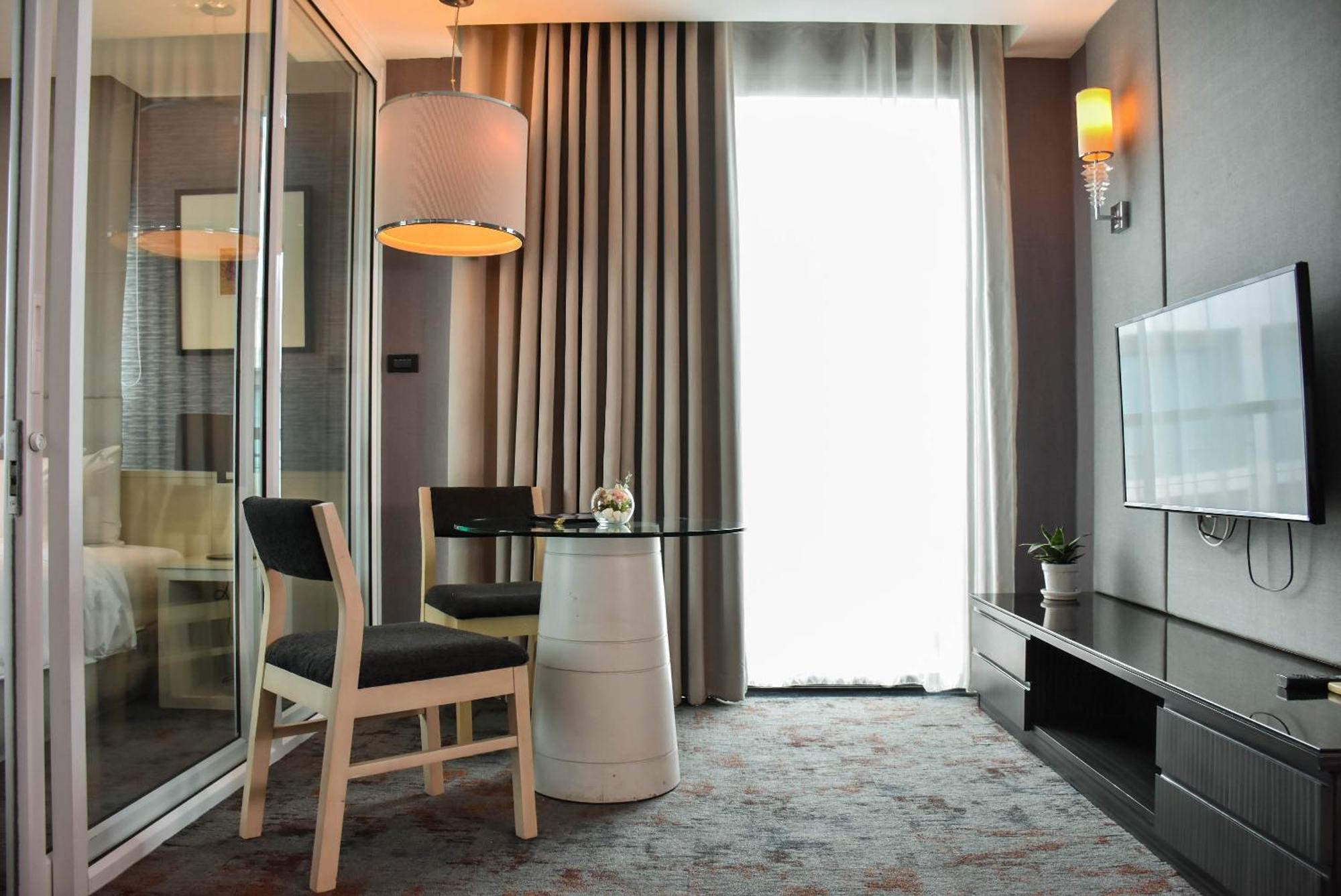 ฌ เฌอ - เดอะ กรีน โฮเทล  Hotel บ้านบางบ่อ ภายนอก รูปภาพ
