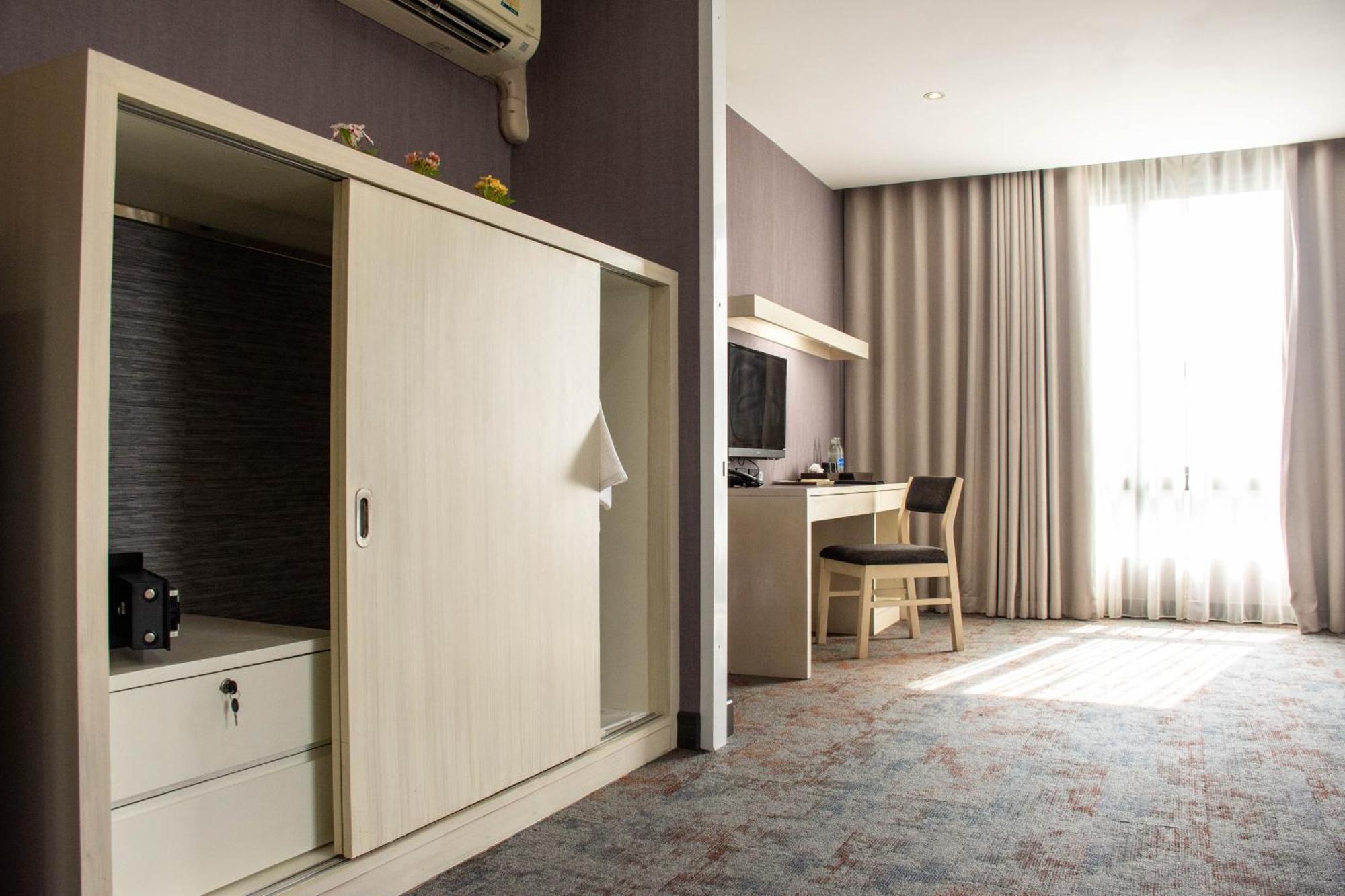 ฌ เฌอ - เดอะ กรีน โฮเทล  Hotel บ้านบางบ่อ ภายนอก รูปภาพ